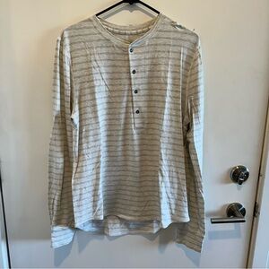 Lululemon Men’s button up Henley shirt. Size Large